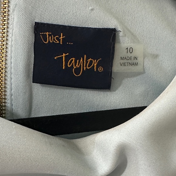 Just...Taylor Blue and White Floral Midi Dress has Pockets! - Picture 3 of 10